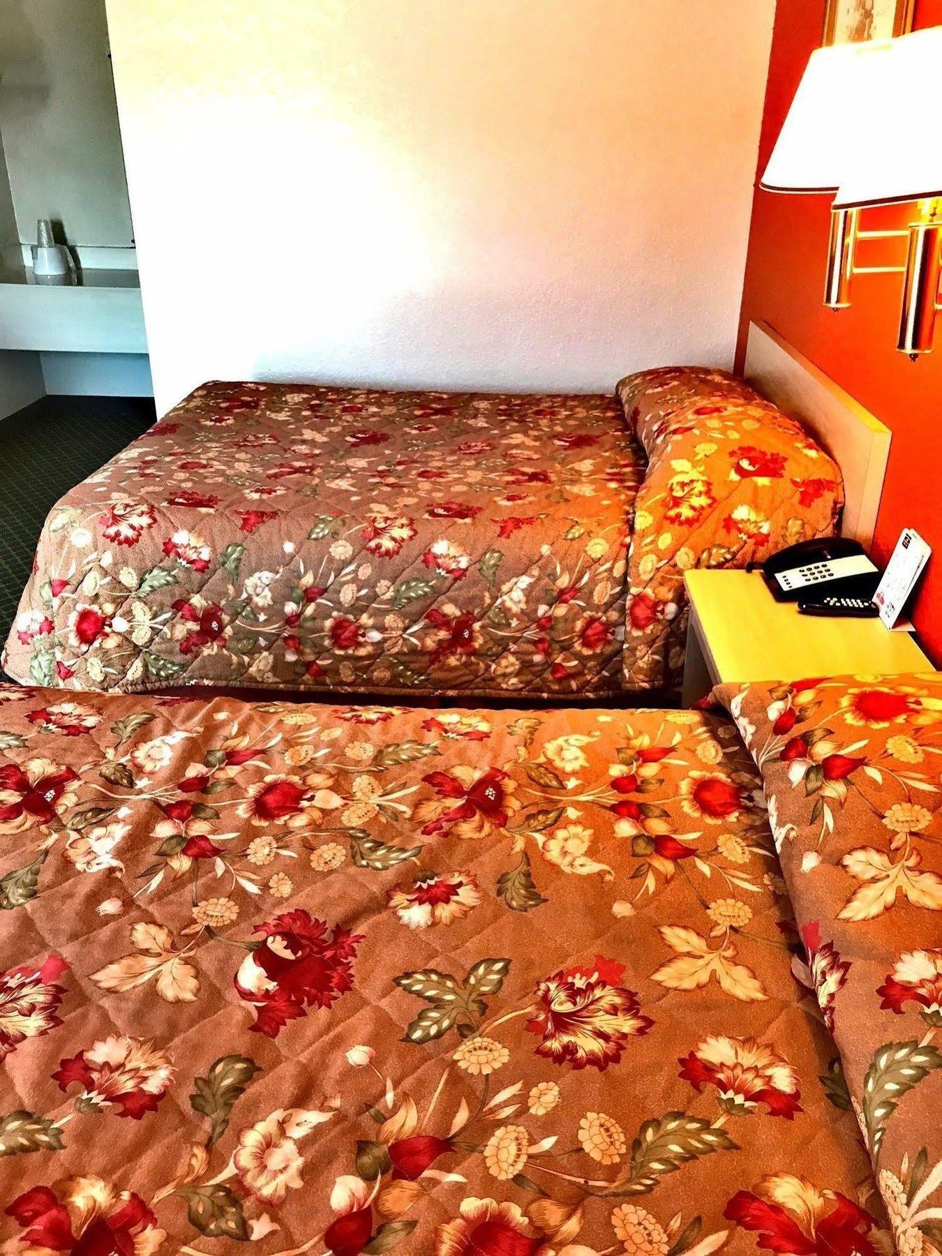 Qc Stay Inn Молайн Экстерьер фото